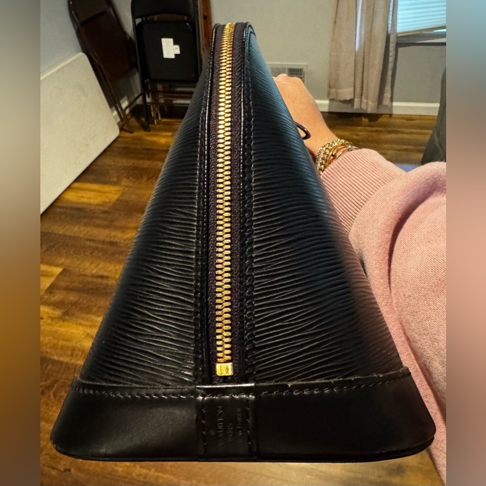 Louis Vuitton Black Epi Leather Alma PM - Picture 9 of 13
